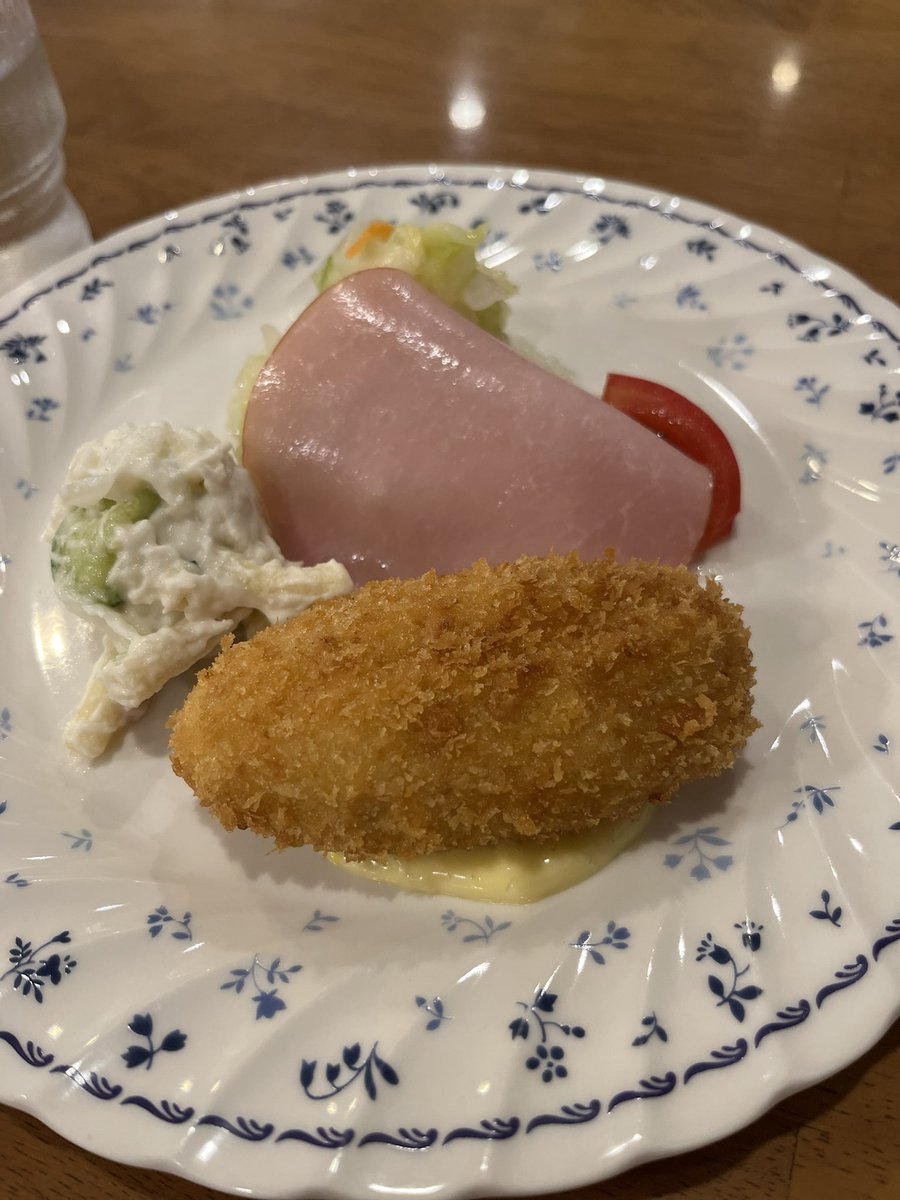 ARIN_Rowlands's tweet photo. 会社帰りに町の洋食さんを発見

引っ越してきたばかりなので何もかも新鮮😊

明日から会社の夏季休暇で5連休ーーーーーーっ❤️

西園寺さんは家事をしないらしいが、ありんもしないよ👌 https://t.co/WJu48gQYZl