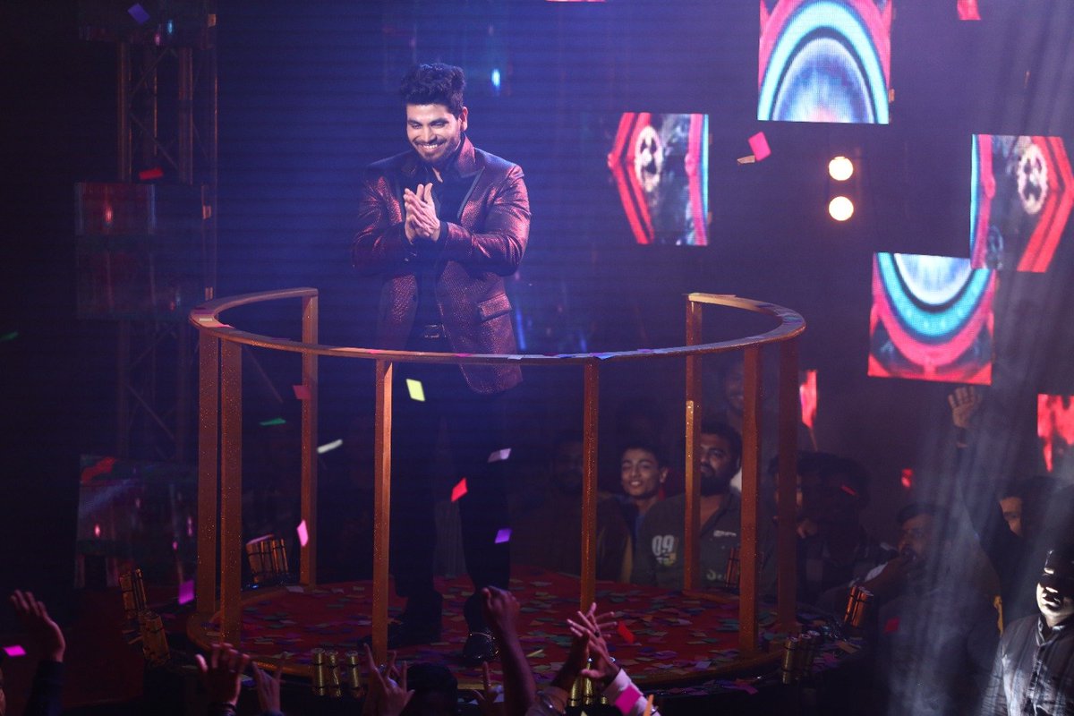 Swati0428's tweet photo. There is no one like him... Bb me kood use historic contest bola hai... And his jv was one of the best jv in history of bb koi bhi bb contestant uska level match nahi kar payega
#shivthakare https://t.co/Y9U0RQEnsU
