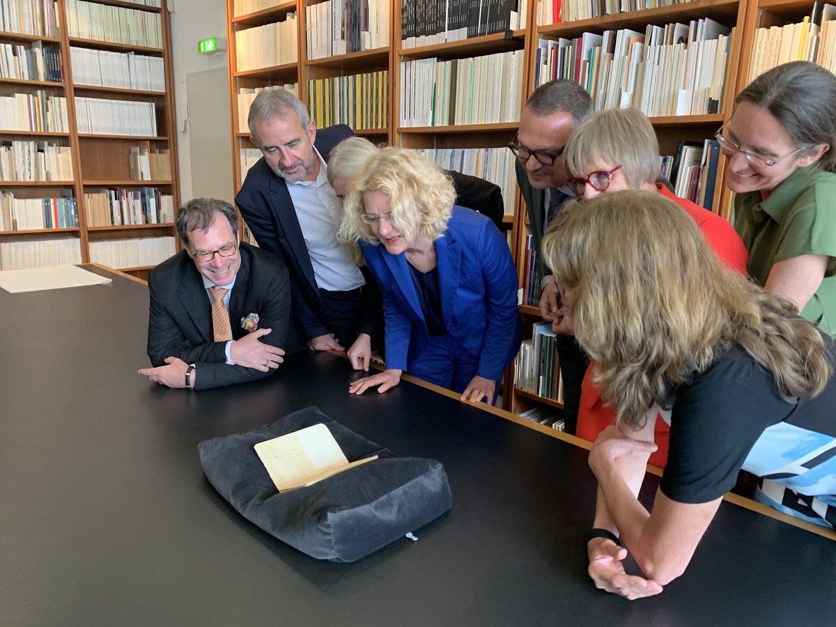 hparzinger's tweet photo. Ein großer Tag für @kulturSPK @skdmuseum und @KlassikStiftung Das Karlsruher Skizzenbuch von Caspar David Friedrich kann in Deutschland bleiben! Großer Dank an @EvsHoernes und @LaenderKultur https://t.co/CuBC9HGbOZ https://t.co/GhwrKBrVX1