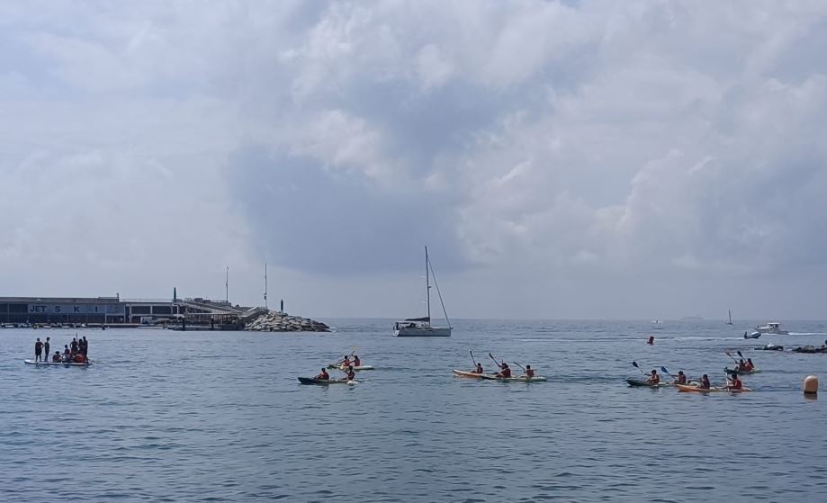 CEMaresme's tweet photo. Acabem la 3a setmana del campus comarcal amb esports nàutics a l' @EscolaVela Mataró.

Amb volei, piscina i activitats les setmanes passen volant!!! https://t.co/14C4deHkWe