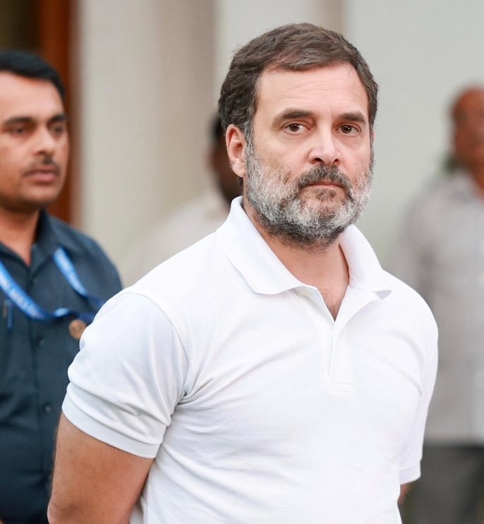 SevadalVJYPRC's tweet photo. Rahul Gandhi ji took the name of Smriti Irani for the first time in his life.
And for What?? For defending her!!
Rahul Gandhi sir is built different🔥🇮🇳
#RahulGandhi #Ragaforindia https://t.co/Glo6uxCGvx