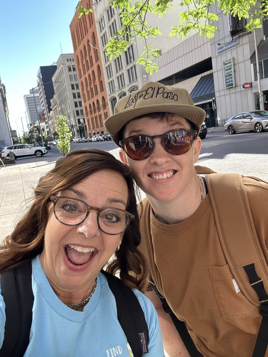 impartedjoy's tweet photo. Just sittin here on a fab Friday.
Finishing coffee.
Reflecting on #ISTLive + treasuring new connections + memories.
A few faves:
Laughing w/@farmerfaubs .
@EdgeUBadges scavenger hunt (+ the โfun-sizeโ crew!)
Eating oysters/sushi AND liking it.
Garden of the Gods w/ hubs. https://t.co/FKPjkD8aaq