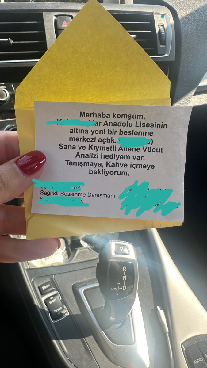 GozdeSelen6's tweet photo. Arabamın silecek kısmında bir zarf ile karşılaştım 🤭 Merak ile okudum,4 yıllık lisans eğitimini almış bir diyetisyenin bunu yapmazdı 👍🏻Araştırdım 😜 Bilin bakalım kim çıktı ? Shake shakeciler 😂 Beslenme Uzmanı adı altında kahveye davet 😜  Yeni şikayet yükleniyor ⏳ https://t.co/qMCx4XrVbh