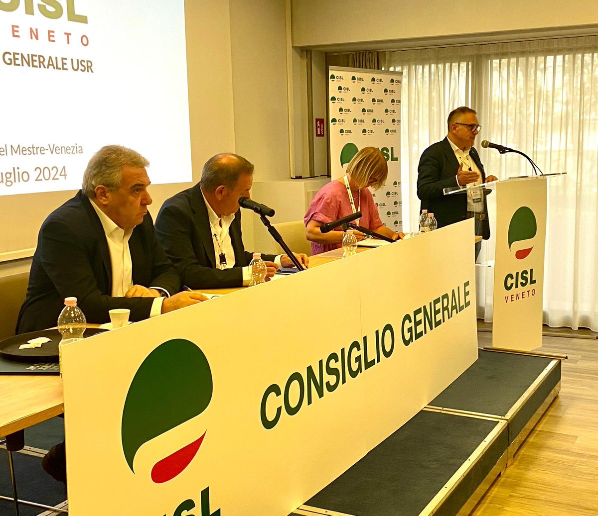 CislNazionale's tweet photo. #LuigiSbarra a Cg @UsrVeneto : “Auguri di buon lavoro a Massimiliano Paglini eletto oggi nuovo Segretario Generale della Cisl Veneto ed in bocca al lupo alla sua squadra di Segreteria. Sono certo che con la sua esperienza, unita alla grande passione, competenza e attaccamento ai valori e alla cultura della nostra organizzazione, Paglini saprà guidare la Cisl del Veneto in quell’indispensabile percorso di protagonismo e innovazione per affrontare con compattezza e tenacia le difficili sfide che abbiamo davanti. Ringrazio Gianfranco Refosco, che in questi ultimi sei anni ha guidato questa importante struttura con serietà, responsabilità e capacità di lettura dei cambiamenti epocali della nostra società”.