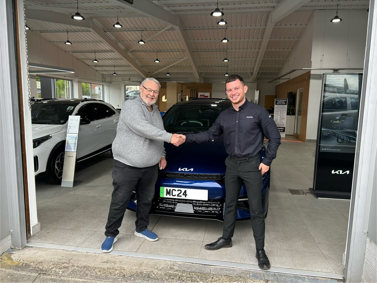 PremAutomotive's tweet photo. #PremierPeople 📸

New car day for Alan Scott, collecting his brand new Kia EV6 GT Line S with the help of Sales Advisor Charlie Murton 🤝🏻

Thank you for your business Alan 👍🏻👍🏻👍🏻

@KiaUK

#Kia #EV6 #KiaEV6 #newcar #electriccar #GTLineS #PremierAutomotive #Rochdale #24plate https://t.co/bU9m5tdGy1