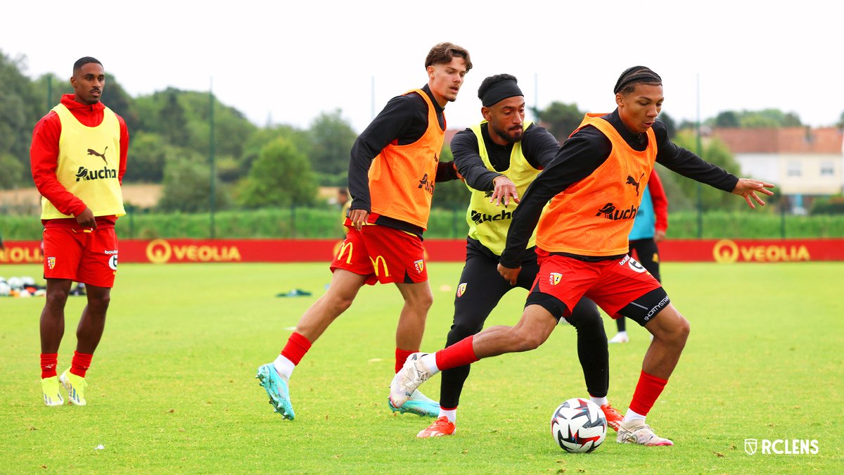 RCLens's tweet photo. ▶️ Pour ce second acte, place à un nouveau 𝒐𝒏𝒛𝒆 𝒍𝒆𝒏𝒔𝒐𝒊𝒔 : Pandor - Gradit (c), Ganiou, Haïdara - Cabot, Mendy, Bermont, Guilavogui - Labeau-Lascary, Fulgini, Saïd.
#PrépArtésienne #RCLRED https://t.co/HV26seT4Oe