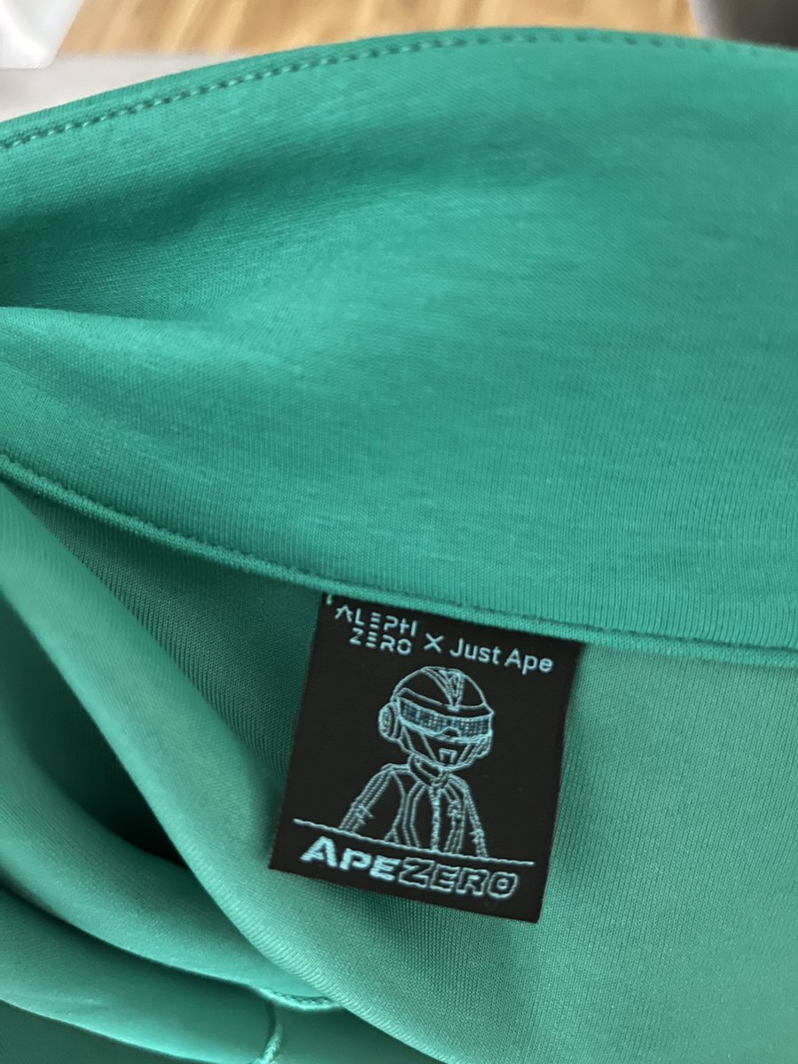 Look at this, my first $AZERO <a href="/Aleph__Zero/">Aleph Zero</a> <a href="/ApesAW_/">Apes Across Worlds 🌎</a>  merch, I hope you like it! What kind of merch would you like to see most? Shirts, Caps, Hoodies? 👀
