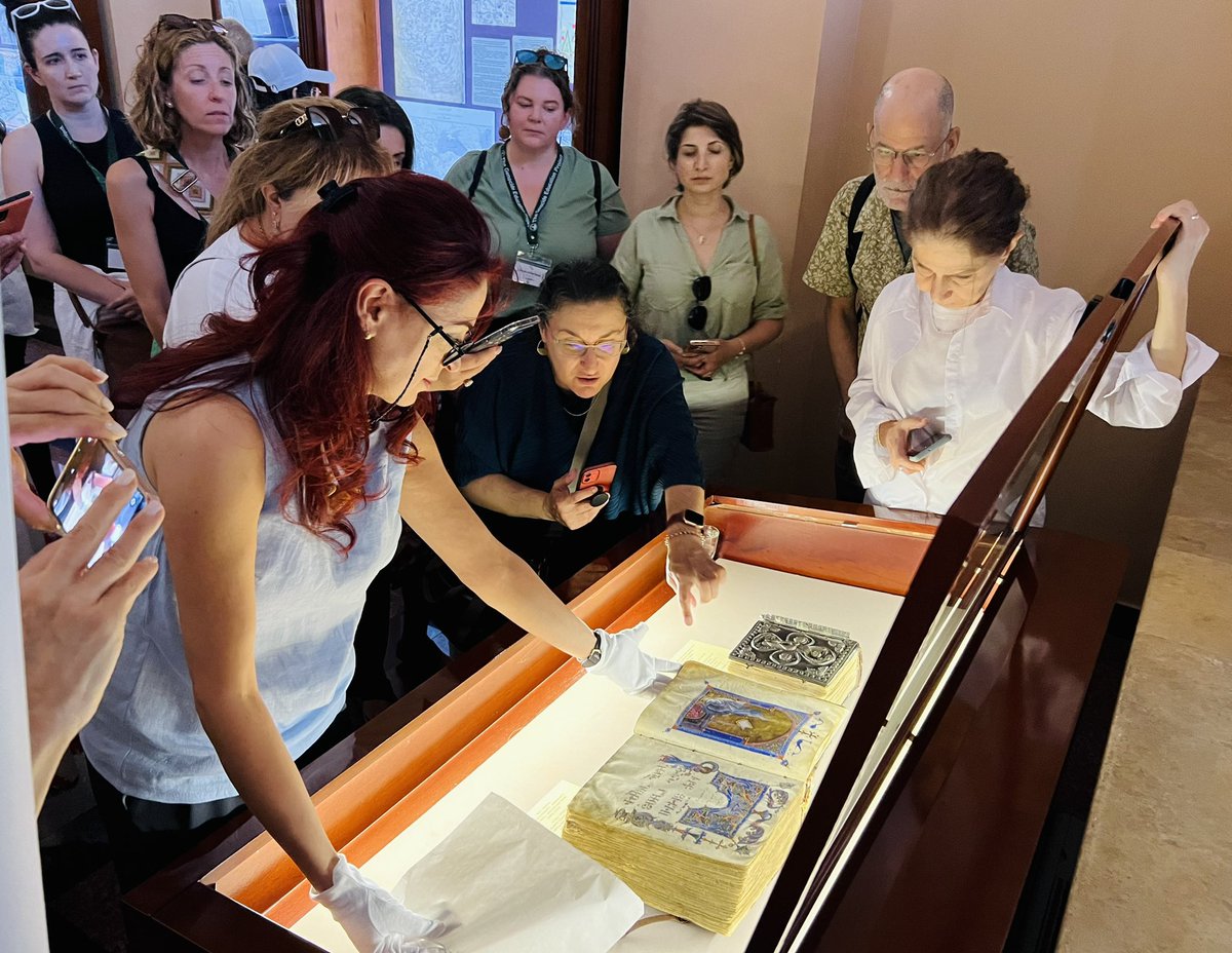 MashtotsM's tweet photo. 📜Helen Dadayan-Parnakyan, the donor of the "Charsanjak Gospel", along with her daughter, Roksan Makasjian, and the teachers from The #Genocide Education Project, which she coordinates, recently visited Matenadaran.
👉🏻 https://t.co/VG1aSa35Zz https://t.co/qD3RMbjYYJ