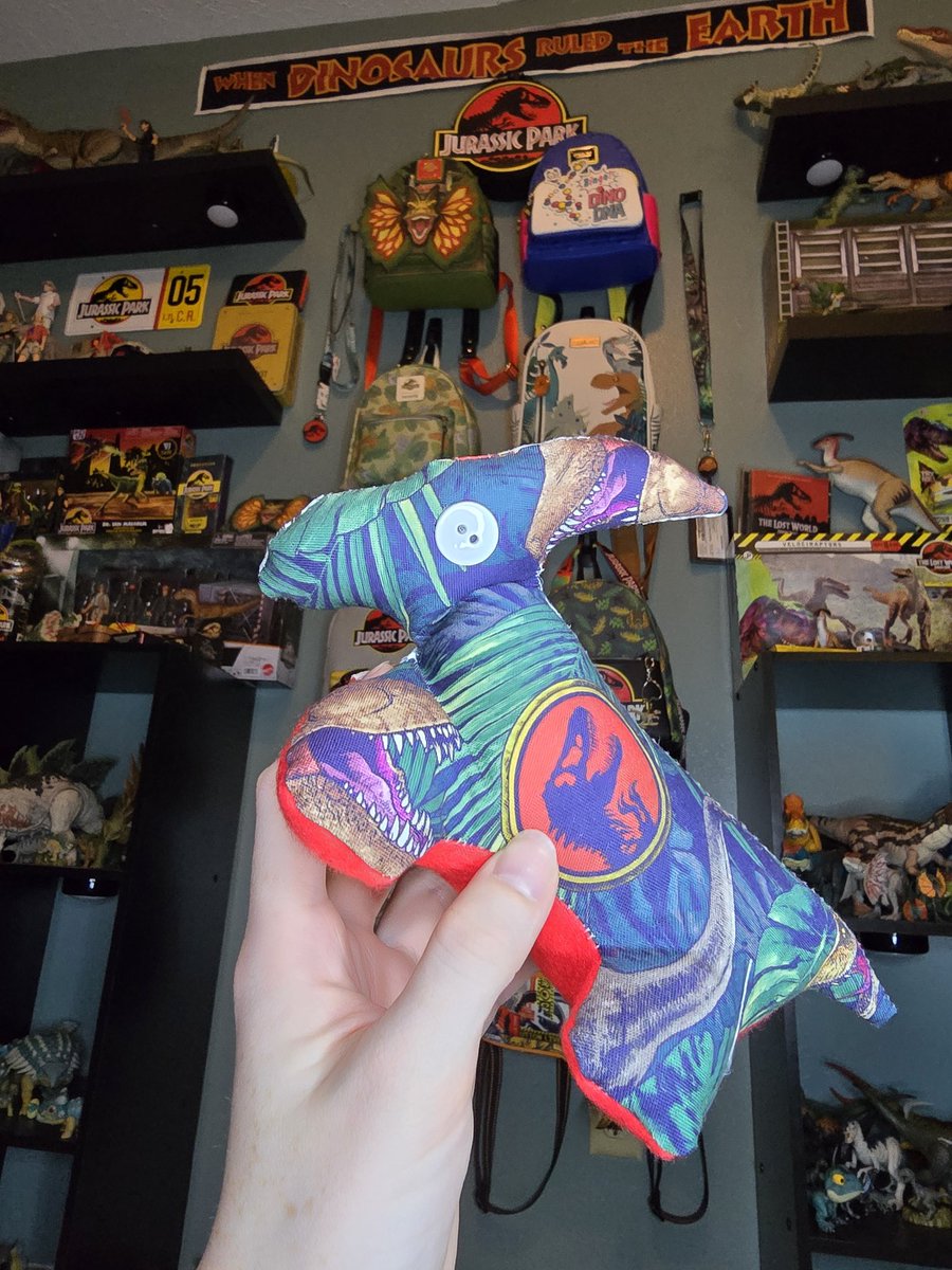 galacticvisi0ns's tweet photo. finally fixed my sewing machine! 🥳

///

#FrankyTheParasaurolophus #Etsy #atcart #GalacticVisions https://t.co/9K5pCJ0cIT