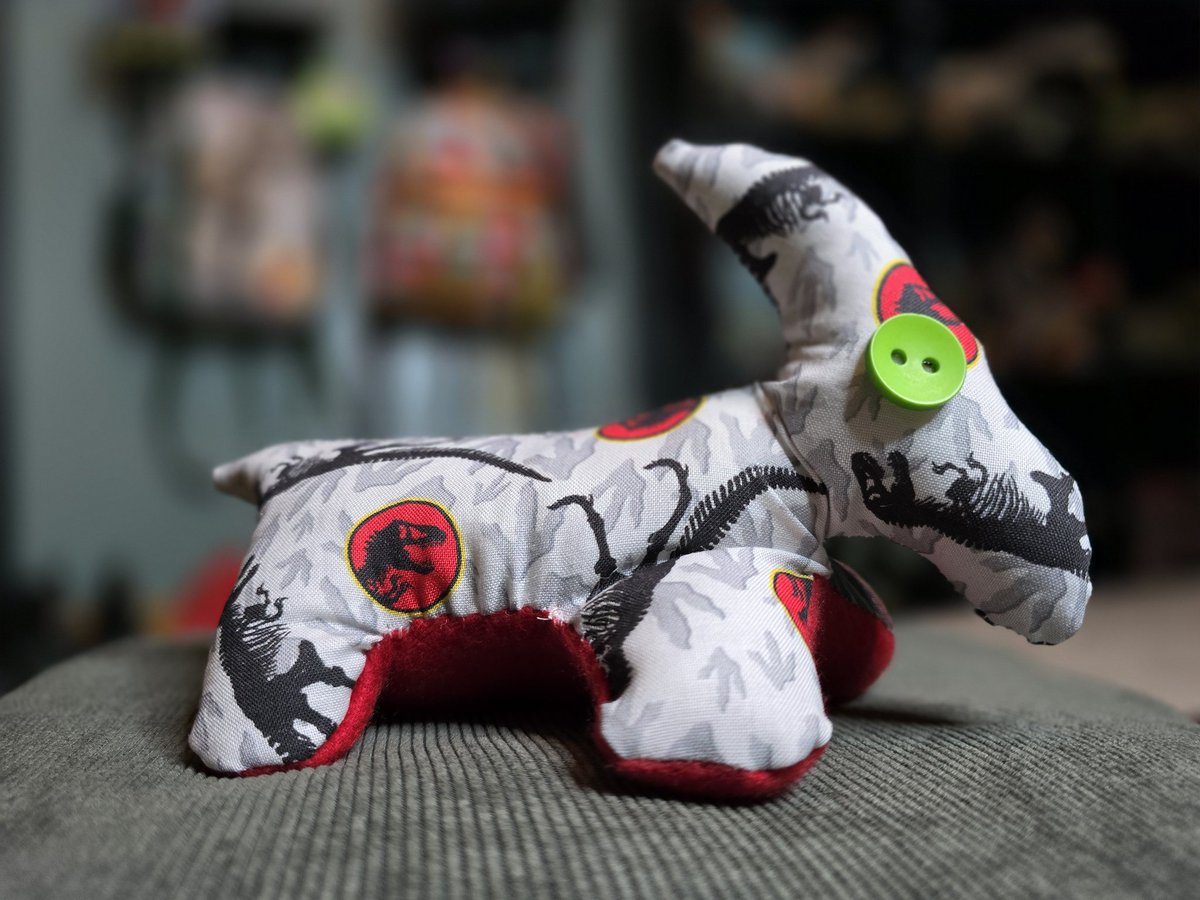 galacticvisi0ns's tweet photo. finally fixed my sewing machine! 🥳

///

#FrankyTheParasaurolophus #Etsy #atcart #GalacticVisions https://t.co/9K5pCJ0cIT