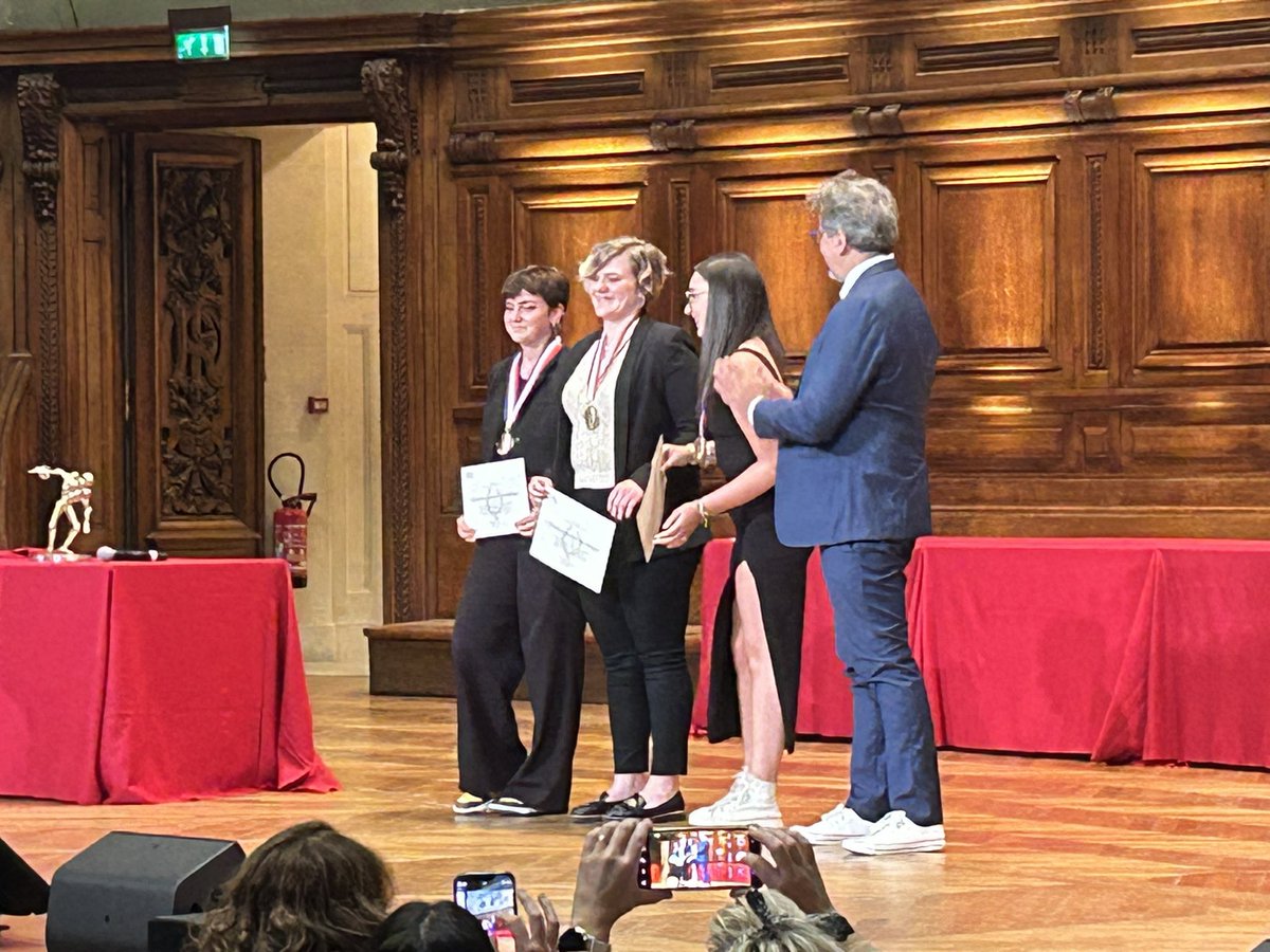 ArcetLp's tweet photo. Bravo Cléa pour cette magnifique médaille au Concours Général des Métiers de la Coiffure. Quelle fierté de vous accompagner à La Sorbonne. https://t.co/YvNZs158M5