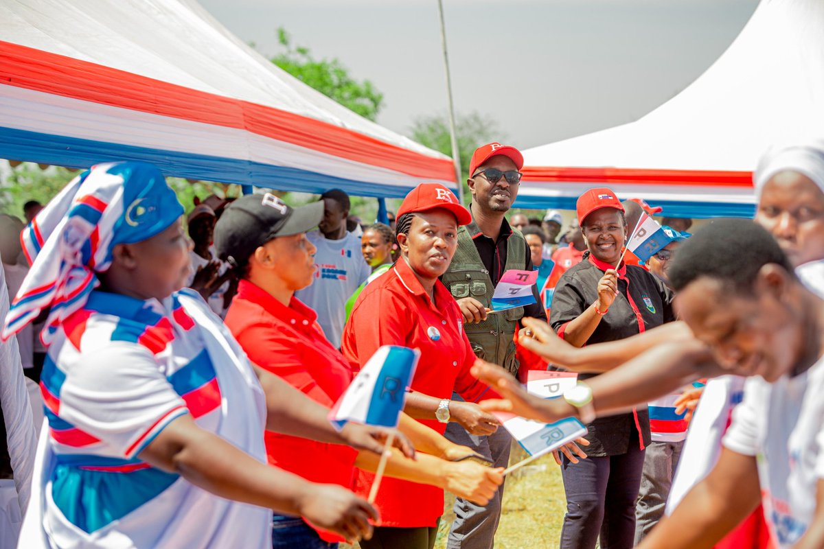 KayonzaRpf's tweet image. #Kayonza kuri uyu wa gatanu ibikorwa byo kwamamaza byakomereje mu Murenge wa Ndego ahateraniye ibihumbi bisaga 7,000 by'abanyamuryango ba FPR-INKOTANYI  bishimiye kwamamaza umukandida w’umuryango Paul Kagame ndetse n’Abakandida depite