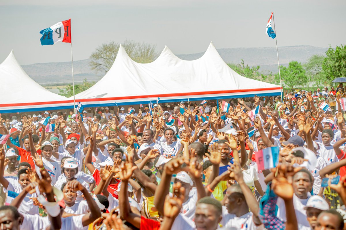 KayonzaRpf's tweet image. #Kayonza kuri uyu wa gatanu ibikorwa byo kwamamaza byakomereje mu Murenge wa Ndego ahateraniye ibihumbi bisaga 7,000 by'abanyamuryango ba FPR-INKOTANYI  bishimiye kwamamaza umukandida w’umuryango Paul Kagame ndetse n’Abakandida depite