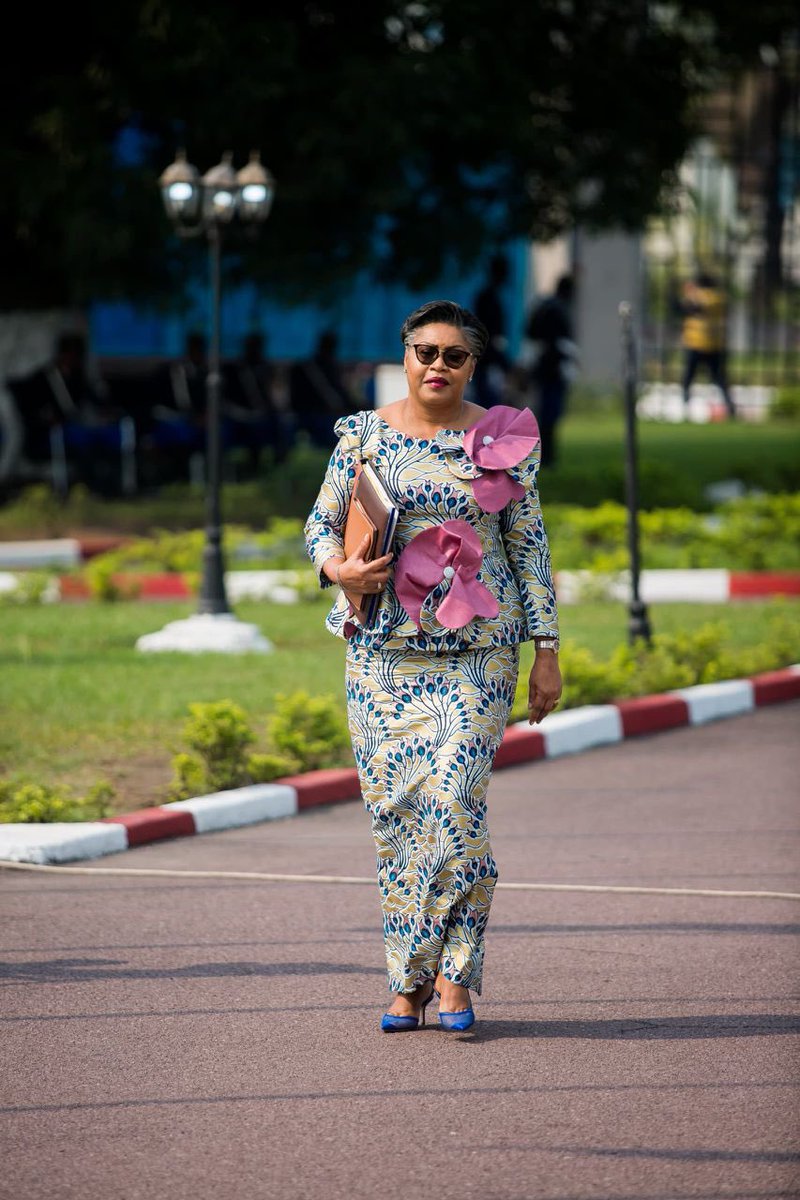 Madame la 1ère ministre today vous êtes à votre 5ème conseil des ministres ; what is the result ??

Dans pas longtemps 100 jours quels sont déjà les mesures urgentes palpables de votre gouvernement ?? 😒 

Devrions nous compter sur vous ou attendre quelqu'un d'autre !!?

Misère