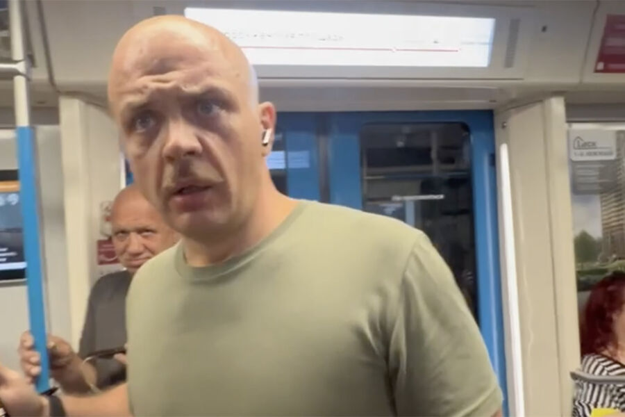 the_ins_ru's tweet photo. Экс-полицейского, выгнавшего девушку с короткой прической из вагона метро, оштрафовали на тысячу рублей — Baza

Ранее он объяснил, что принял певицу Настю Ермак за мальчика и решил, что она и ее друг — гей-пара:

«Я до сих пор не понимаю, кто из них мальчик, кто девоч��а. У одного https://t.co/WsFHTKaboI