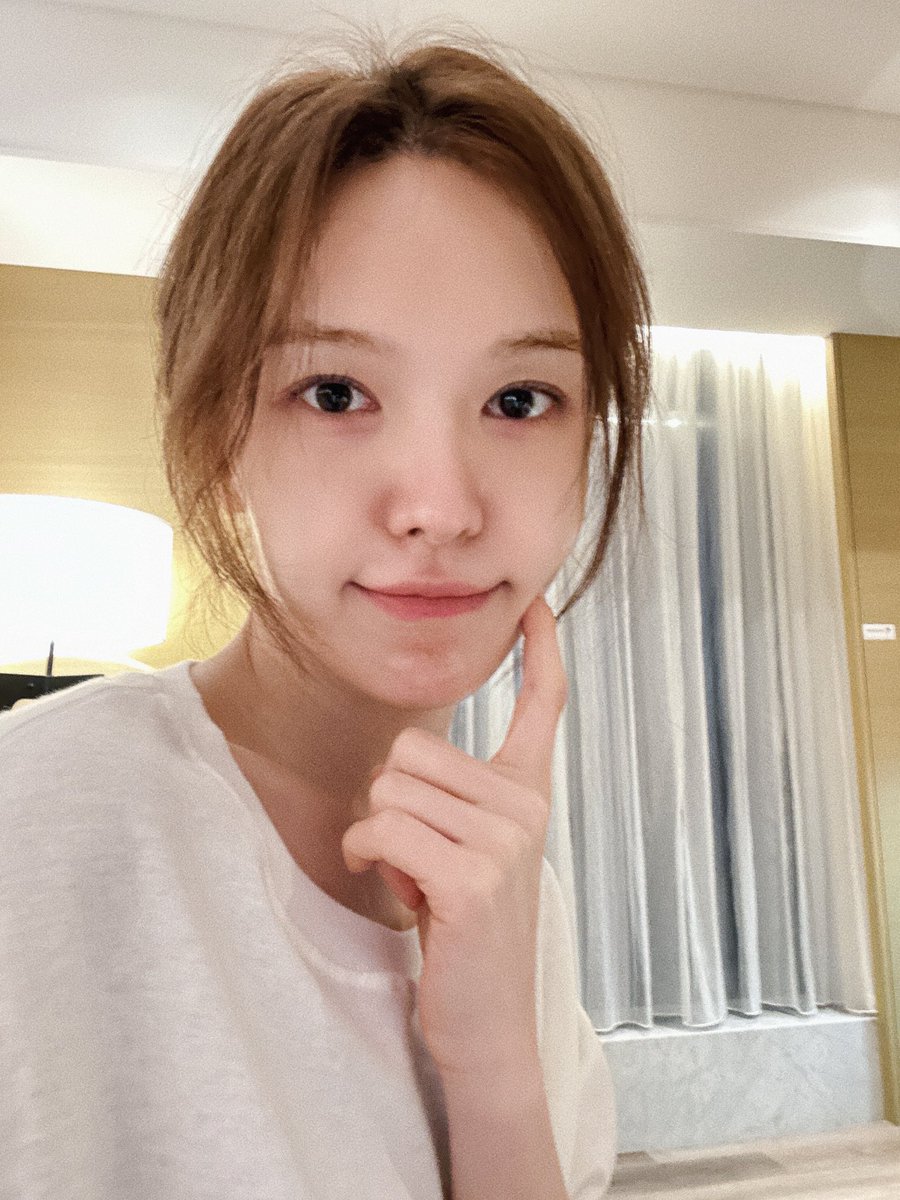 oaoswendy's tweet photo. Wendy did a whole lot of teasing asking us if we’re ready to see her bare face and then sends the most breathtaking pictures ever… ok?? https://t.co/ZRqjHUcWhT