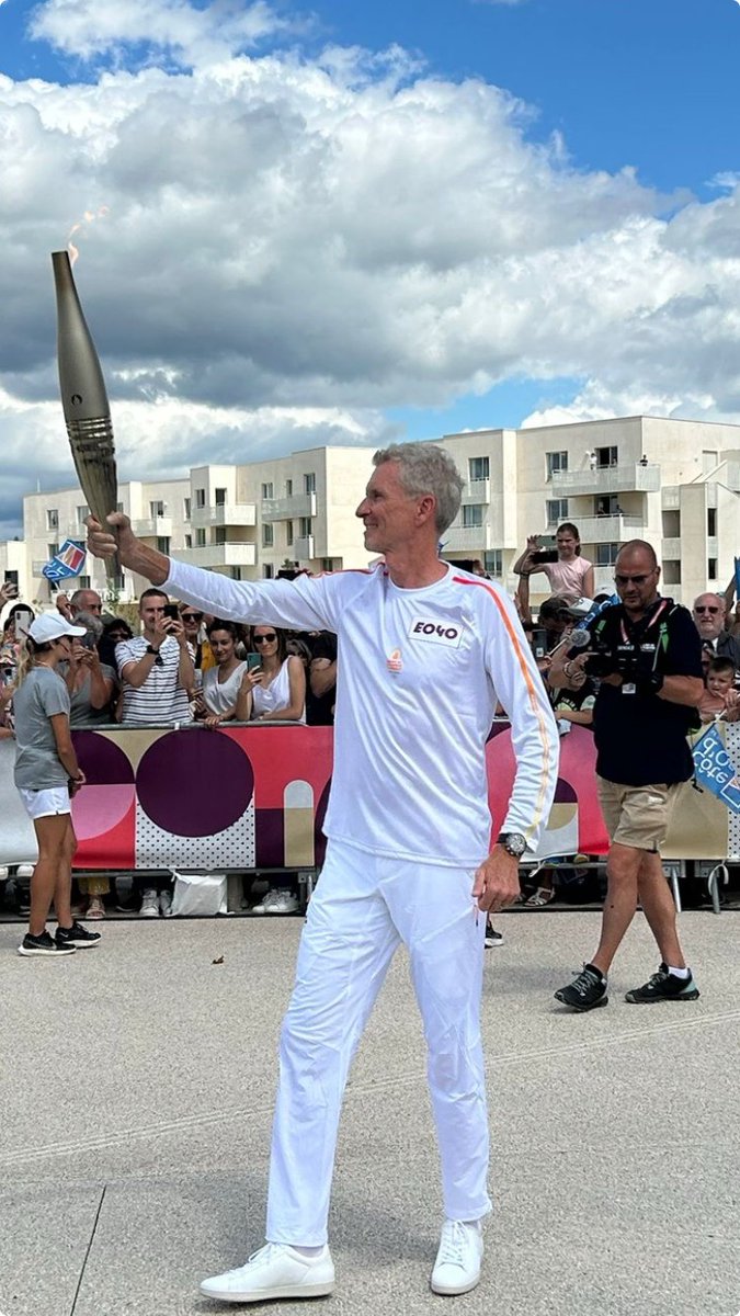 L’homme qui depuis plus de 20 ans a plutôt l’habitude d’éteindre les flambeaux !!!
<a href="/DenisBrogniart/">Denis Brogniart</a> <a href="/Paris2024/">Paris 2024</a> #FlammeOlympique