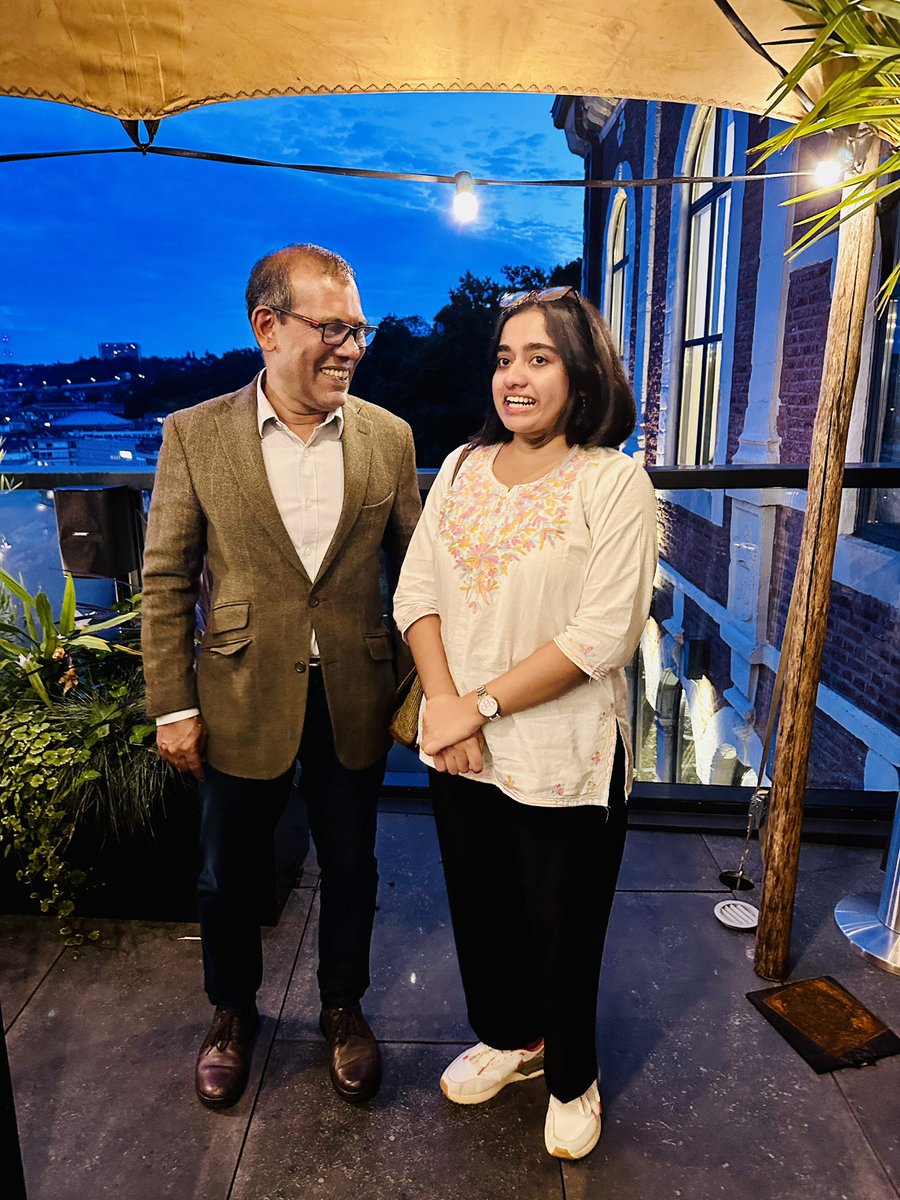 Ambi_2301's tweet photo. Had the honour to the most down-to-earth Hon’ Former President of Maldives @MohamedNasheed at #ECMN’24!
We exchanged views on labour migration and (im)mobilities. Can confirm that he is really committed to his work!
There you go, Sir, sharing both our picture preferences! :) https://t.co/JDOwlb3VUM