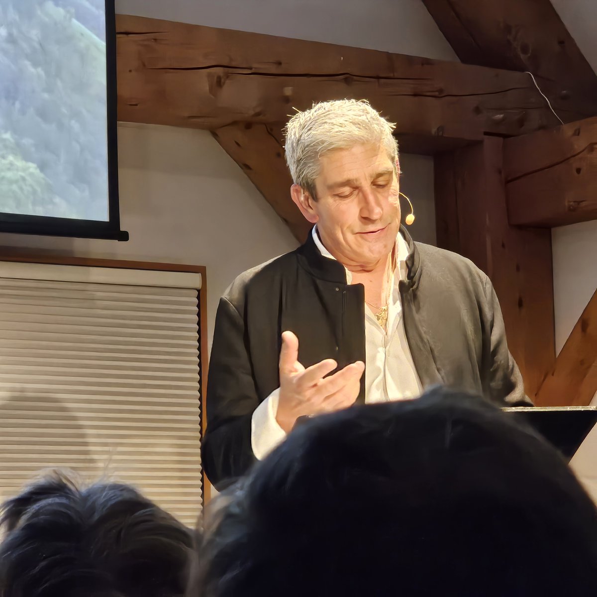 rblancopoet's tweet photo. Thank you to Paul Sullivan for hosting a magical evening and to all for this shared space with the amazing #BlueHill community.
#poetry #music #art https://t.co/wqLXTnTSx9