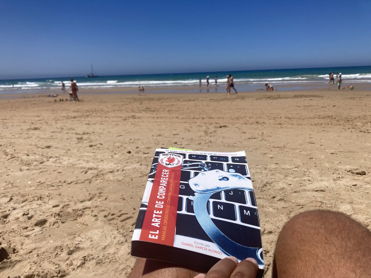 De vacaciones, aprovechando para leer un magnífico libro sobre cómo redactar las comparecencias ante distintos hechos delictivos. Muy recomendable para cualquier patrullero el libro “El arte de comparecer”, de <a href="/netpol_es/">NETPOL</a> y una de sus almas, el subinspector Daniel Garcia