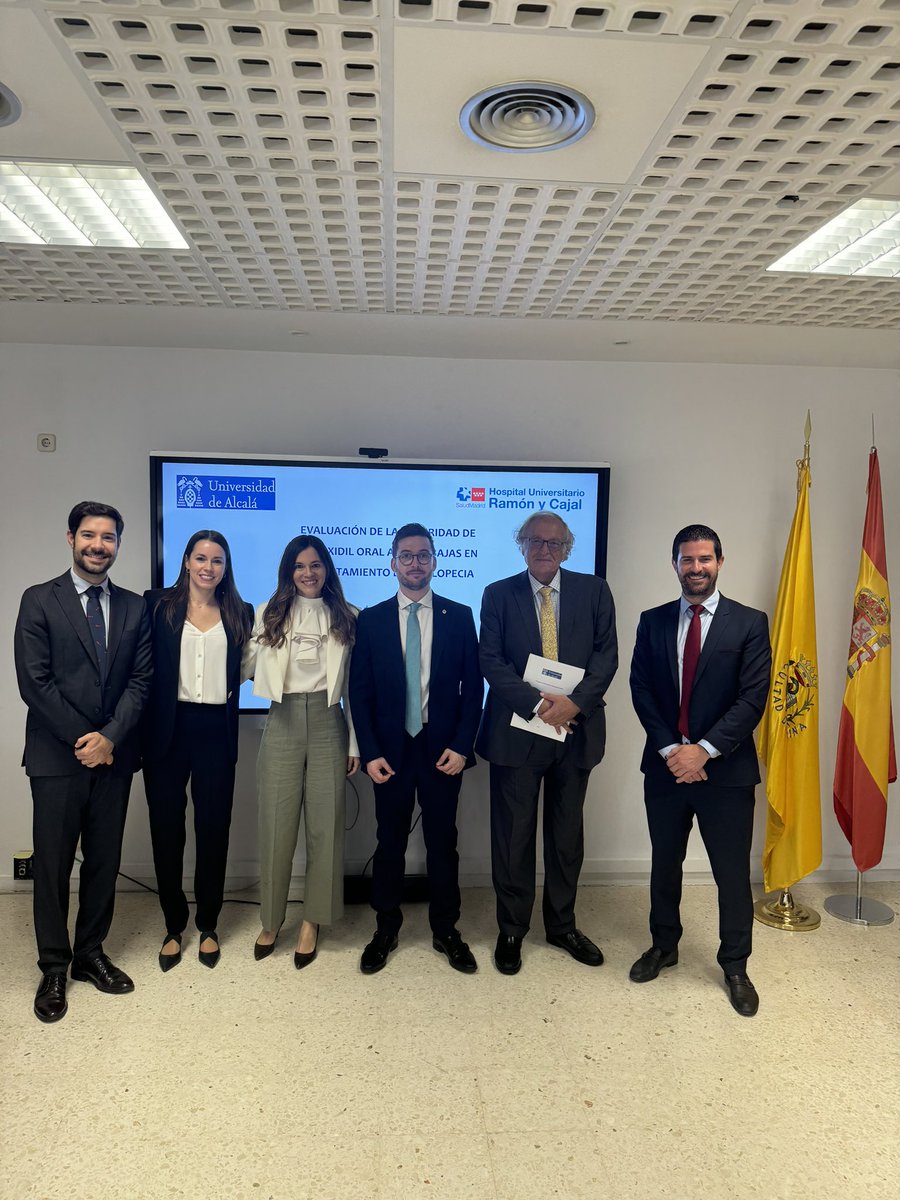 Dr. Sergio Vañó (@sergiovanog) on Twitter photo Hace poco hemos tenido la suerte de disfrutar con @drcauhederma y la defensa de su Tesis Doctoral 💊👨🏻🎓👨🏻💻📚🔝
Mi enhorabuena a Juan! 🙌🏻 Ha sido un honor dirigir este trabajo junto a @drdavidsaceda 🔝🙏🏻
#TricoHRC #GrupoPedroJaen <a href="/grupopedrojaen/">Grupo Pedro Jaén</a> Hace poco hemos tenido la suerte de disfrutar con @drcauhederma y la defensa de su Tesis Doctoral 💊👨🏻🎓👨🏻💻📚🔝
Mi enhorabuena a Juan! 🙌🏻 Ha sido un honor dirigir este trabajo junto a @drdavidsaceda 🔝🙏🏻
#TricoHRC #GrupoPedroJaen <a href="/grupopedrojaen/">Grupo Pedro Jaén</a>