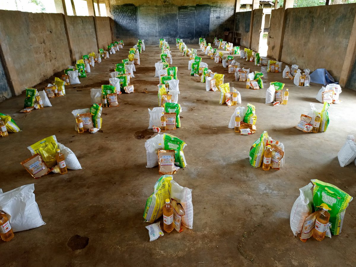 CASWI_NIG's tweet photo. As part of the Women Household Empowerment Project, food distribution was provided to 200 refugees and IDP women headed household in Calabar and Akpabuyo LGA of Cross River State. Funded by @wphfund, supported by @unwomenNG @arjun_unhcr @unhcrnigeria @Refugees #CASWI #wphf https://t.co/E8l9jEfAF9