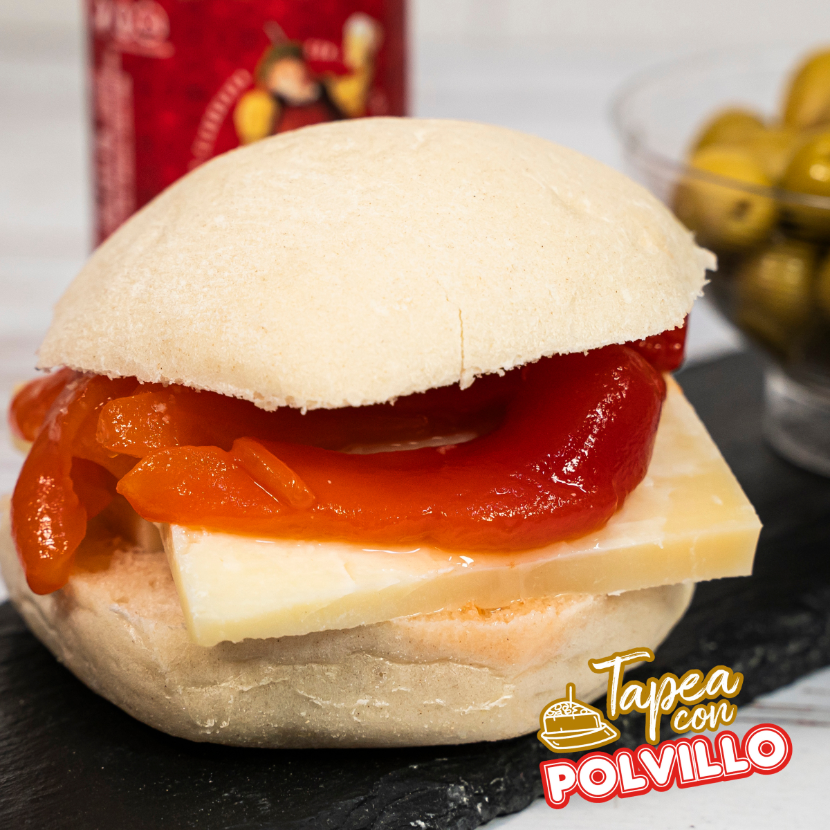 PanPolvillo's tweet photo. ¿Te apetece un tentempié rico, fresco, rápido y sencillo? ¡Ahí va una idea! 😎
Este verano #TapeaconPolvillo
📸 Molletito con queso y pimientos rojos con unas aceitunas y una cervecita 🍺.
#Polvillo #Panadería #tapas #tiendas #pan #alimentación #tradición #Sevilla #Andalucía https://t.co/NPqOCI21PH