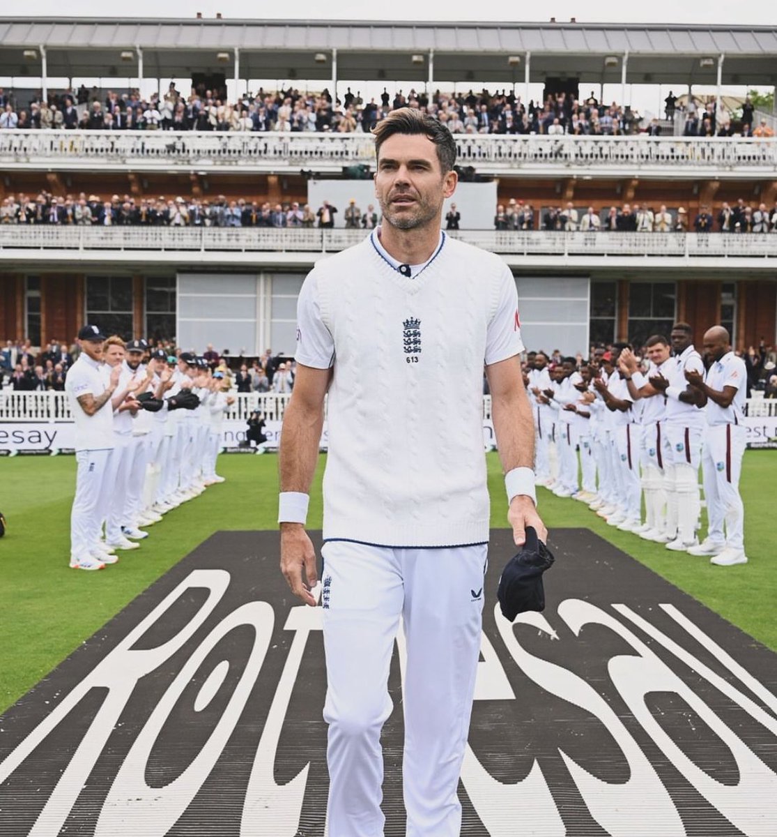 omfgitsnvr's tweet photo. GreaTEST bowler 🙇🏻 🙇🏻 @jimmy9 https://t.co/y7Z4F9AOgL