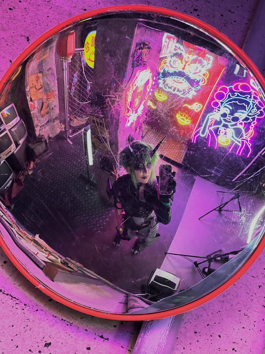 『  𝕎𝕙𝕠 𝕒𝕣𝕖 𝕪𝕠𝕦？   』
 #ApexLegends