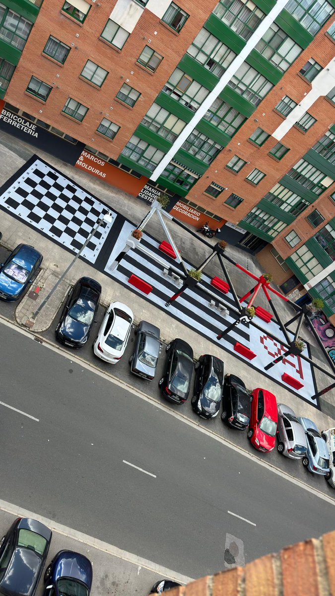 AjedrezDanubio's tweet photo. #Ajedrez #MirandadeEbro Estrenamos original y chulísima plaza del ajedrez para potenciar los torneos del club y la afición por el gran juego de las 64 casillas para todas las edades. https://t.co/t2rwzz0M0G