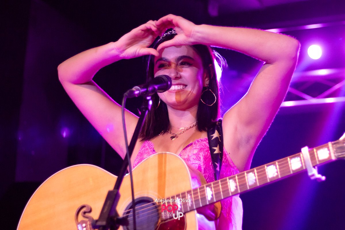 popup_mag's tweet photo. 🩷 | ¡Os enseñamos algunas imágenes de la presentación del EP debut de Chiara Oliver (@chiaraoliver) 'La Libreta Rosa'!

📸: @alejandra__or https://t.co/FDrwOeTi2j