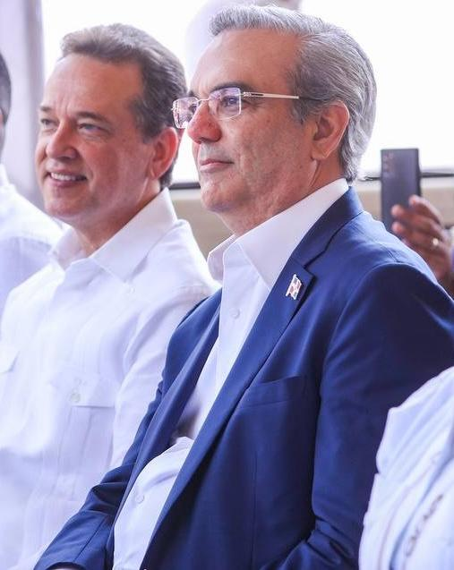 itobisono's tweet photo. ¡Feliz cumpleaños, presidente @luisabinader! 🎂

Nuestros mejores deseos de salud y bendiciones hoy y siempre. Agradecemos su arduo trabajo y dedicación para llevar al país a la prosperidad. Seguiremos acompañándolo en este camino hacia el bienestar de la República Dominicana. 🇩🇴💪