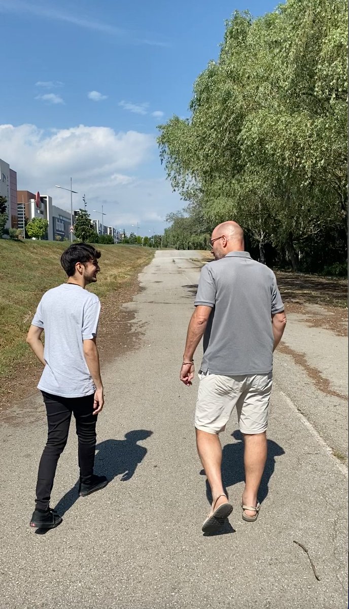 🚶‍♀️ Caminar regularmente no solo tiene beneficios físicos, sino también numerosos beneficios mentales, como reducir el estrés, potenciar la creatividad, mejorar el humor y eliminar tensiones. 

¿Descubre cómo las organizamos los #walkingmeeting?
shorturl.at/LdrHY