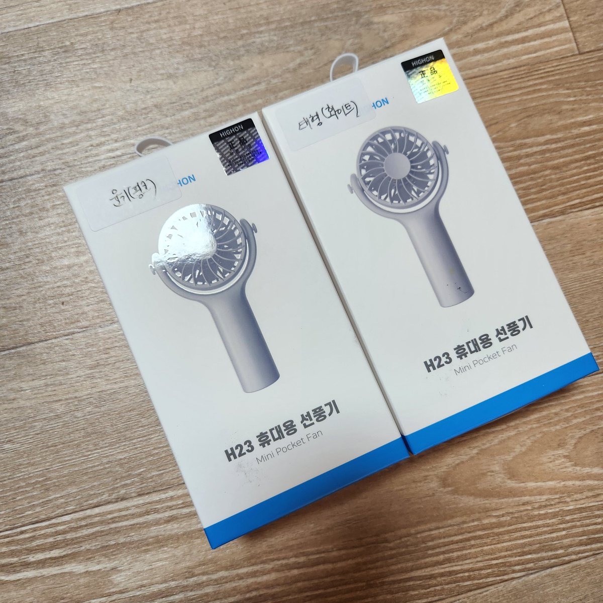 0309catsuga's tweet photo. 손글씨 각인 선풍기 포장하고 보니 2개가 남아서 나눔 이벤트해요!

-아미만 참여 가능
-참여방법: 리트윗
-7월 14일 추첨
-윤기 버전 1명, 태형 버전 1명 https://t.co/3R0QdWXHCs