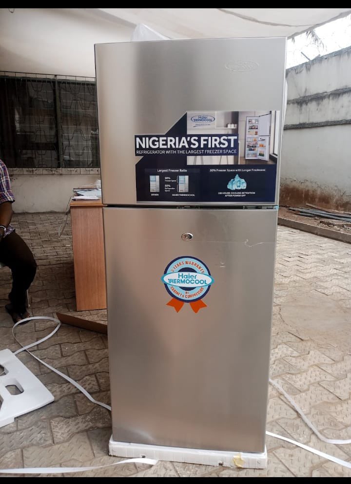 Mz_Tosyn's tweet photo. I have these double doors Refrigerator for sale, store price is #400,000 but I’m selling for #350,000 

Please help me RT https://t.co/aTKugYr6VU