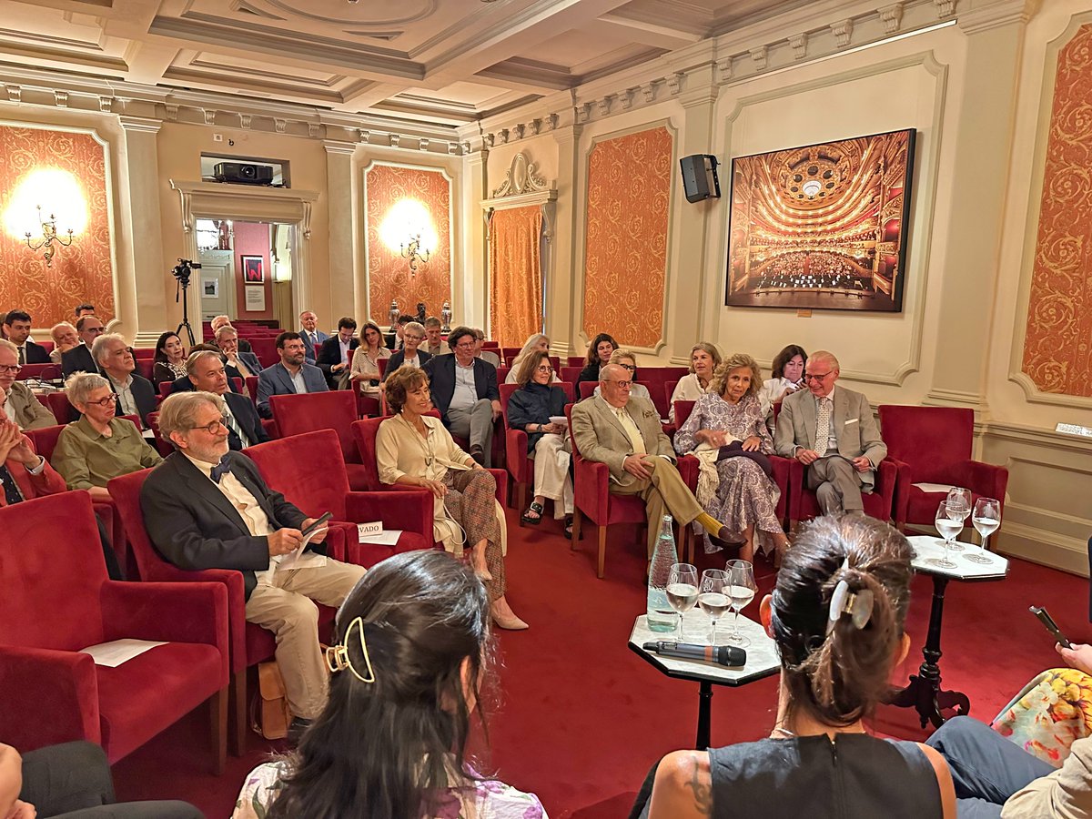 circuloliceo's tweet photo. Ayer celebramos un encuentro con las creadoras de "Don Juan no existe", de Helena Cánovas, previamente a su estreno absoluto en @FIMCPeralada.
#DonJuanNoExiste #opera #estreno #HelenaCanovas #NataliaLabourdette #musicaclassica #newopera https://t.co/5aztxoWfy7