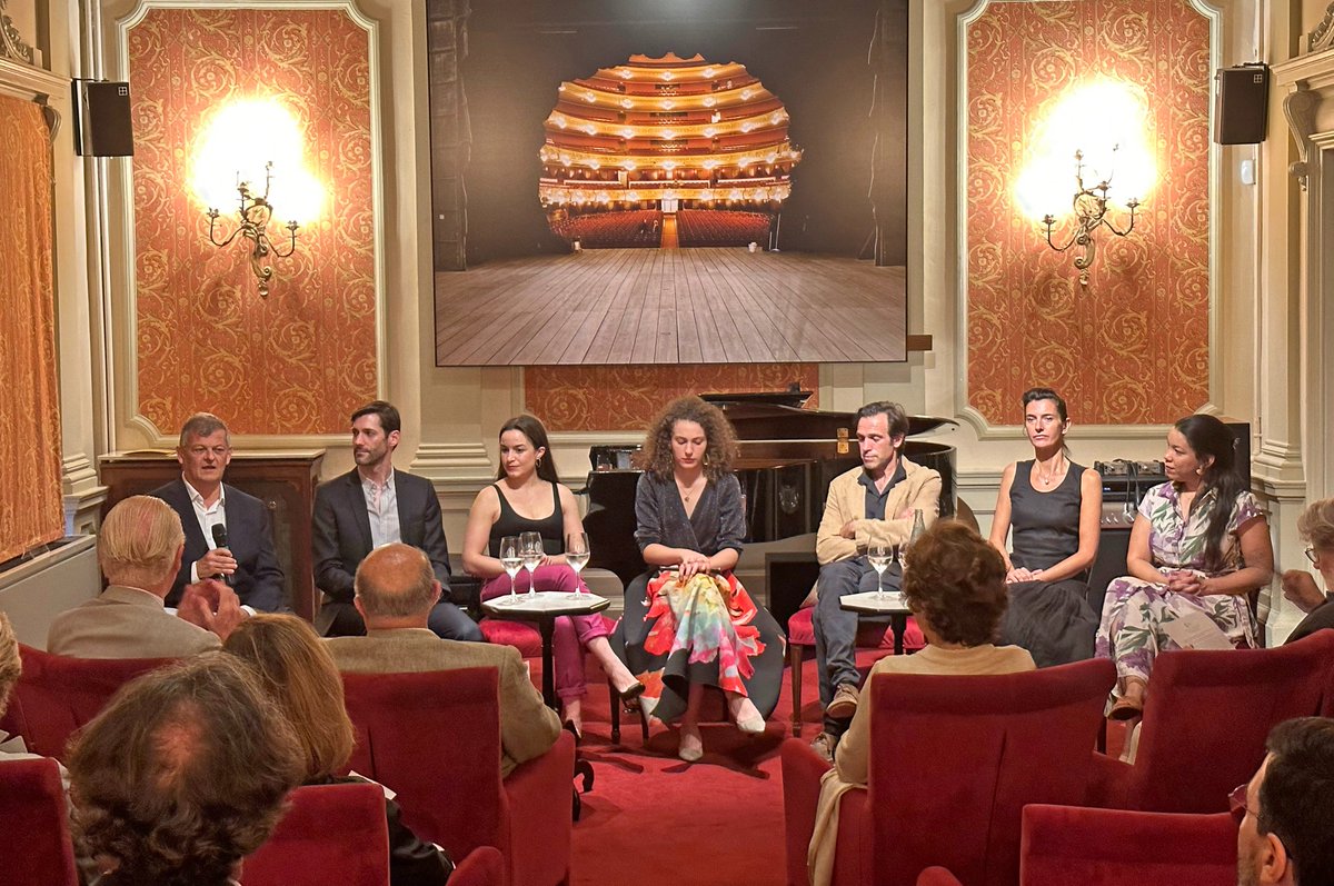 circuloliceo's tweet photo. Ayer celebramos un encuentro con las creadoras de "Don Juan no existe", de Helena Cánovas, previamente a su estreno absoluto en @FIMCPeralada.
#DonJuanNoExiste #opera #estreno #HelenaCanovas #NataliaLabourdette #musicaclassica #newopera https://t.co/5aztxoWfy7