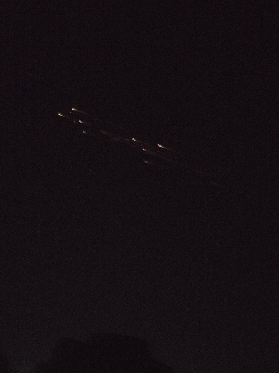 profebolson's tweet image. Ahora que soy usuario de Starlink, espero que don @elonmusk me haga un descuento en la cuenta a fin de mes #star #starlink #meteorito #saiyan #saiyayin #bólido #ElonMusk #temuco #chile #araucania