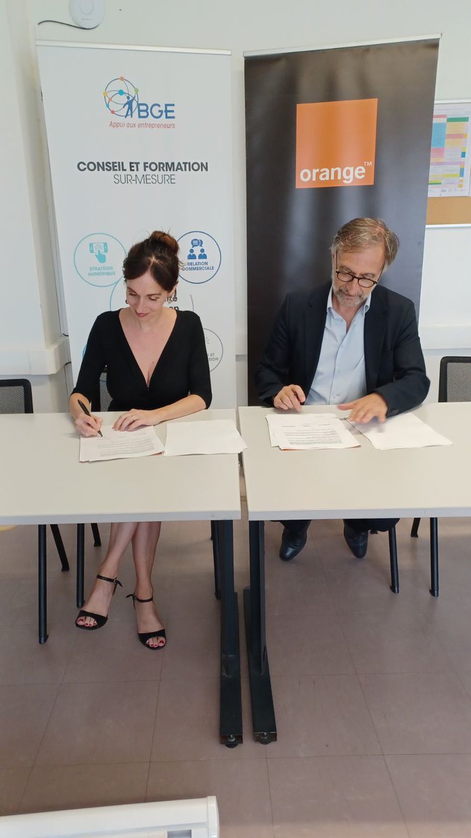cyprienmateos's tweet photo. Renouvellement convention de #partenariat entre #Orange &amp; #BGEFrancheComté 
Appui &amp; suivi des jeunes entreprises pour assurer leur pérennité @OrangeBFC propose d’aider à animer le réseau @BGEFrancheComte ateliers tels que « mieux communiquer sur les réseaux sociaux"... https://t.co/BCIGuHNehp