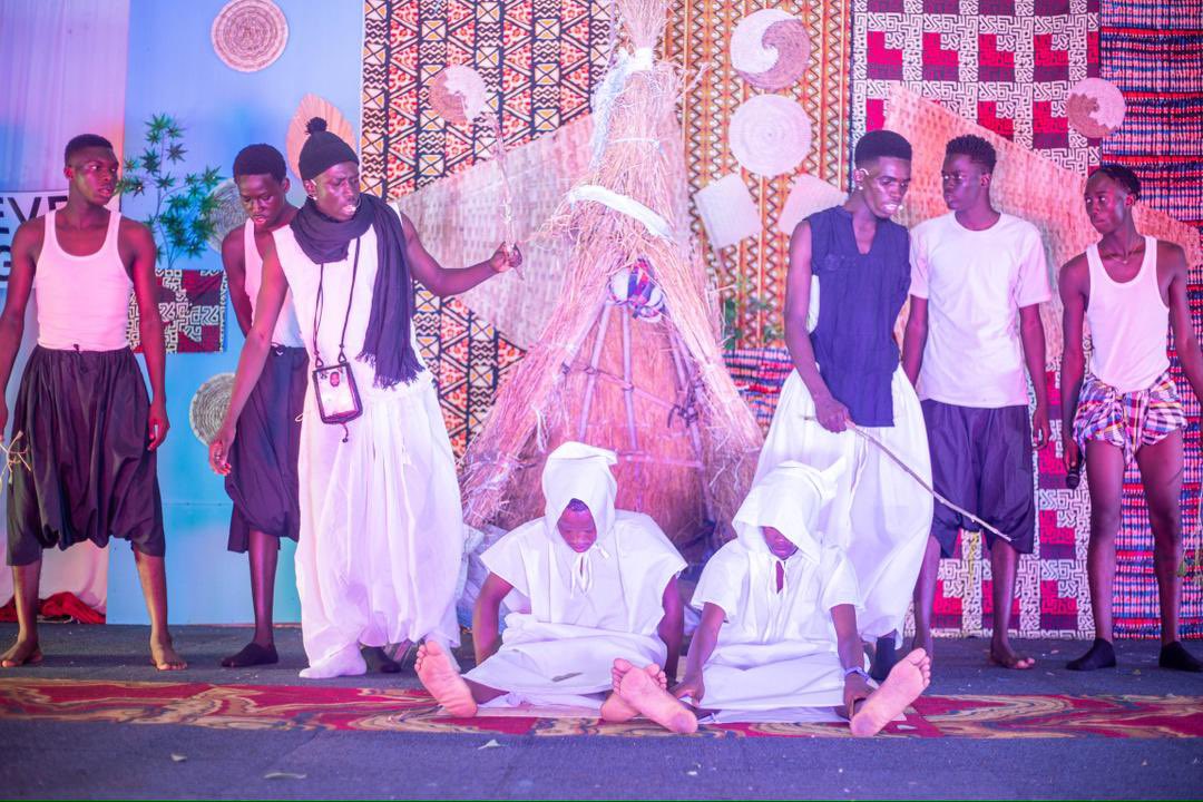 OmarChampion_'s tweet photo. NEGGU GORR ft THE BRAIN POET
Neggu Gorr which means initiation for men or more relatively male circumcision highlighted the rite of passage for men, fusing poetic lines with initiation songs, and artistic explanations of this valuable traditional practice.
Z
#THEHANDSHAKE 🤝 https://t.co/MGAVHnuPC5