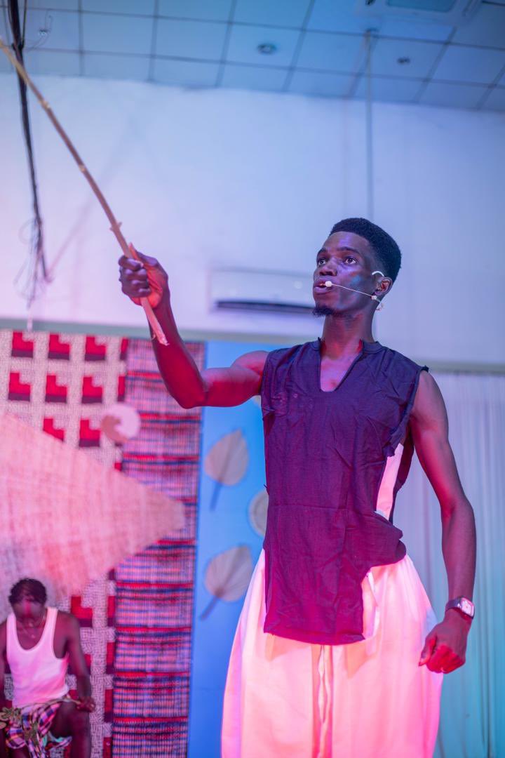 OmarChampion_'s tweet photo. NEGGU GORR ft THE BRAIN POET
Neggu Gorr which means initiation for men or more relatively male circumcision highlighted the rite of passage for men, fusing poetic lines with initiation songs, and artistic explanations of this valuable traditional practice.
Z
#THEHANDSHAKE 🤝 https://t.co/MGAVHnuPC5