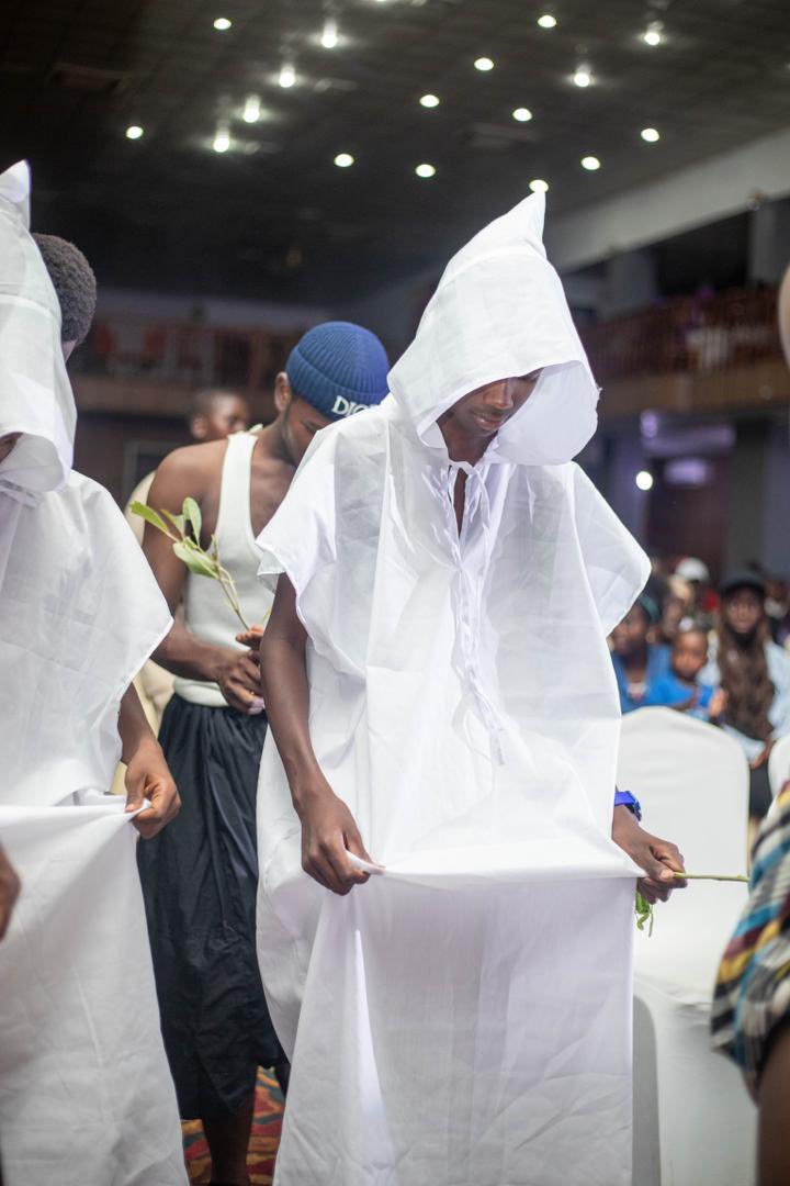 OmarChampion_'s tweet photo. NEGGU GORR ft THE BRAIN POET
Neggu Gorr which means initiation for men or more relatively male circumcision highlighted the rite of passage for men, fusing poetic lines with initiation songs, and artistic explanations of this valuable traditional practice.
Z
#THEHANDSHAKE 🤝 https://t.co/MGAVHnuPC5