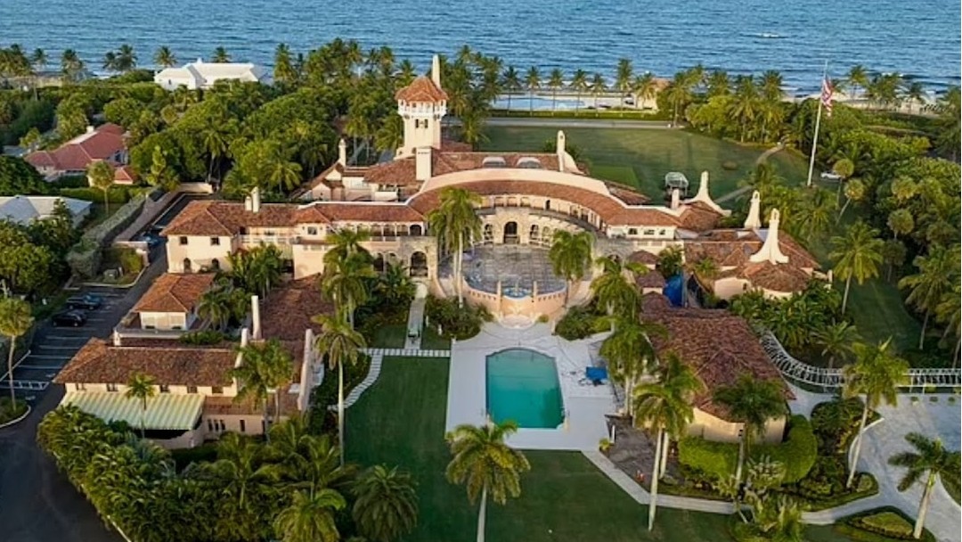 AmyLynnStL's tweet image. What should Mar-a-Lago be turned into?