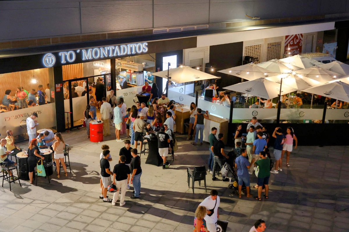 Parque Melilla (@parquemelilla) on Twitter photo 🎉 Así fue la inauguración de @tomontaditos en <a href="/parquemelilla/">Parque Melilla</a>! 🎉
Gracias por acompañarnos y hacer que los montaditos salieran de la cocina sin parar, mientras disfrutábamos del increíble concierto de Manuel Rojas. 🎶🍴
¡Fue una noche espectacular!
#Inauguración #ParqueMelilla 🎉 Así fue la inauguración de @tomontaditos en <a href="/parquemelilla/">Parque Melilla</a>! 🎉
Gracias por acompañarnos y hacer que los montaditos salieran de la cocina sin parar, mientras disfrutábamos del increíble concierto de Manuel Rojas. 🎶🍴
¡Fue una noche espectacular!
#Inauguración #ParqueMelilla