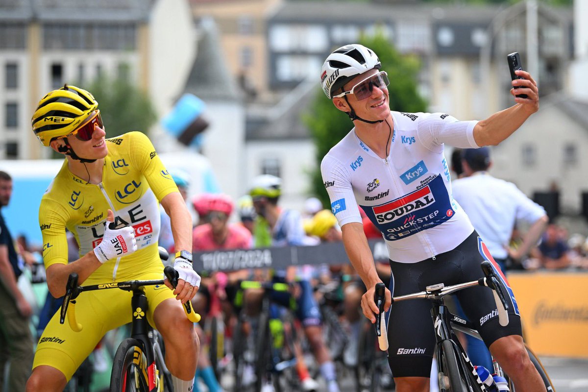 Soudal Quick-Step Pro Cycling Team (@soudalquickstep) on Twitter photo Youngsters these days… Spending too much time on their phones 😂
#TDF2024
Photo: <a href="/GettySport/">Getty Images Sport</a> Youngsters these days… Spending too much time on their phones 😂
#TDF2024
Photo: <a href="/GettySport/">Getty Images Sport</a>