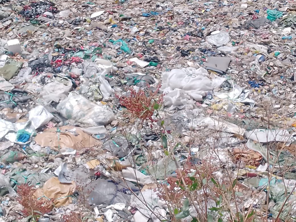 AlinurMohamed_'s tweet photo. Zakayo denied that people were not massacred in Githurai. Currently bodies are being retrieved from a quarry opposite Kware police station in Embakasi South. 7 bodies have been retrieved while more wrapped in sacks are still in the Quarry. Kindiki and Koome must be arrested now. https://t.co/VtUcV99GR0