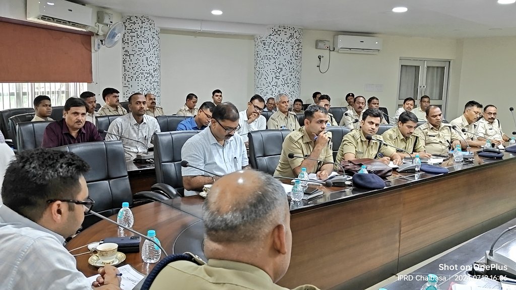 जिला अंतर्गत विधि-व्यवस्था संधारण हेतु पु.अधीक्षक संग आहूत बैठक में मुहर्रम-2024 त्योहार को लेकर यातायात व्यवस्था, जुलूस का समय व रूट लाइन, रोशनी की व्यवस्था सहित पर्याप्त मात्रा में दंडाधिकारी/पुलिस बल की प्रतिनियुक्ति अलावा सोशल मीडिया प्लेटफार्म-
<a href="/JharkhandCMO/">Office of Chief Minister, Jharkhand</a> <a href="/prdjharkhand/">IPRD Jharkhand</a>