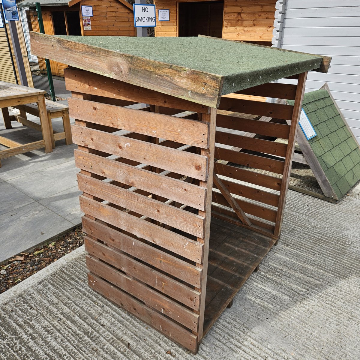 lemonfencing's tweet image. Ex-display log store available for purchase! Just £50! 1.2m x 0.76m deep. Sold as is. Delivery would be an additional charge, dependant on postcode. Or collect from our Rochford branch. Only 1 available! #Logstore #Exdisplay #Southend #Essex
