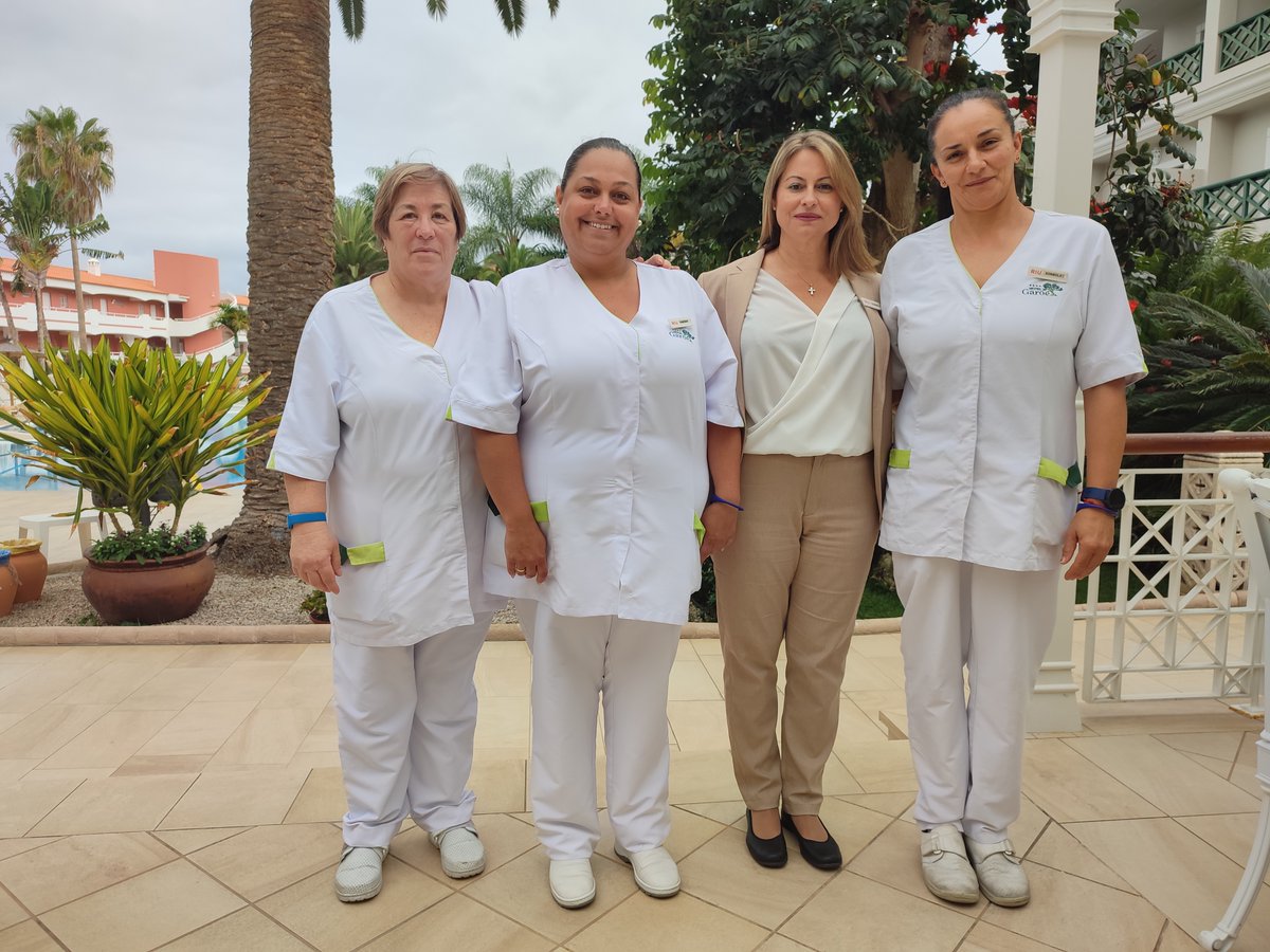 💻#ElblogdeAshotel Nueva entrevista de la serie #Trabajoenunhotel, en esa ocasión a Elena Pérez Baz, gobernanta del hotel RIU Garoé. Por Fernando Herrero.
🗣️“No soy nada sin el increíble equipo que tengo detrás, eso lo tengo clarísimo”
🔗➡️blog.ashotel.es/.../no-soy-nad…