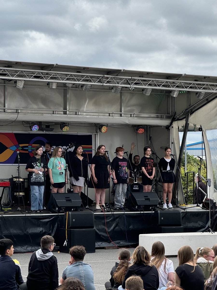 clairabelle5's tweet image. The VoxPops performing right now #xplive24 ⁦@XPschool⁩ ⁦@XPEastSchool⁩